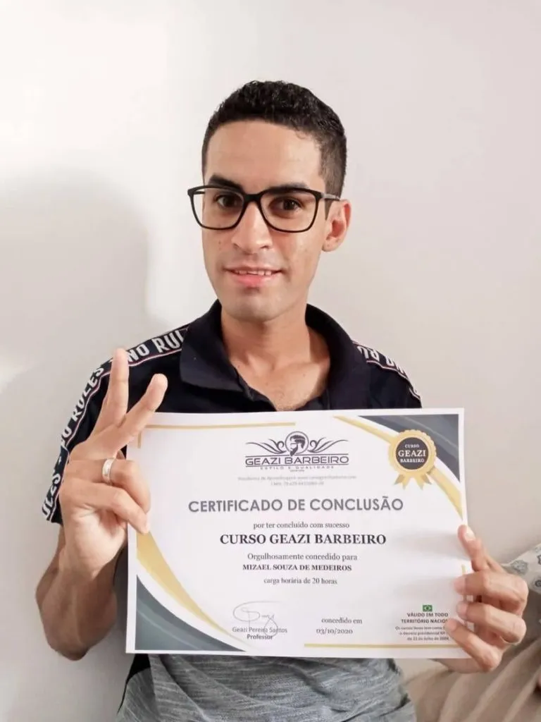 Capa de Curso Geazi Barbeiro: Baixar e Dominar a Arte da Barba