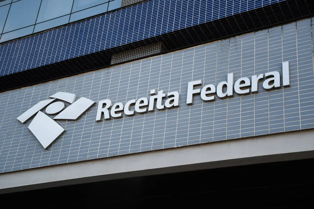 Capa de Analista Receita Federal: Baixe o Curso Completo 2024!
