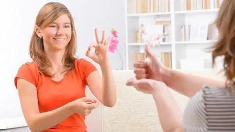 Capa de Baixar Curso de Libras: Língua de Sinais de Forma Fácil e Completa